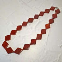 Бусы из сердолика